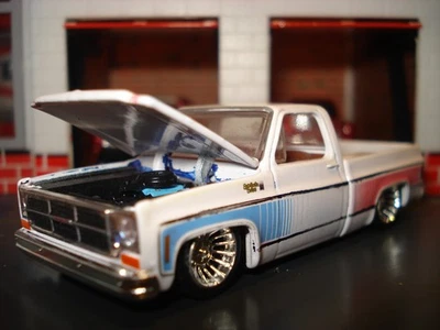 1976 GMC SIERRA GRANDE 15 PICKUP TRUCK LIMITED EDITION  1/64 LOWERED WHITE - Image 1 of 4