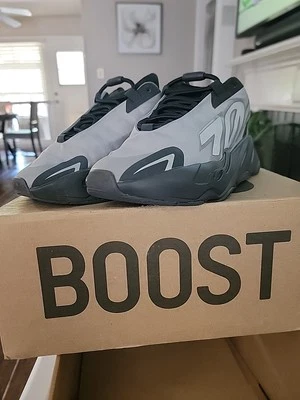 Talla M6.5 - Adidas Yeezy Boost 700 MNVN Geode Foto 1 de 4