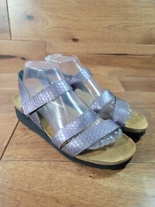 Sandalia ajustable para mujer NAOT ""Kayla"" púrpura de cuña baja talla 40 ee. uu. 9 - Imagen 1 de 12