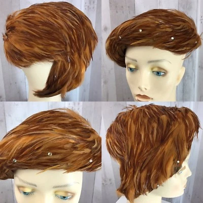 20 世纪 50 年代帽子 ~ 红色羽毛头骨帽药盒水钻茶会海报 20 世纪 60 年代罕见! — 第 1/4 张图片