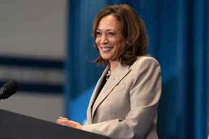 Foto brillante Kamala Harris 49º VICEPRESIDENTE DE LOS ESTADOS UNIDOS 4X6 - Imagen 1 de 1