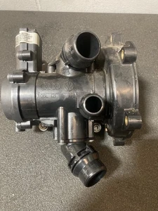 VOLKSWAGEN AUDI THERMOSTAT UNIT HOUSING 06l121111 GOLF R S3 GENUINE 2.0 tsi tfsi - Picture 1 of 3