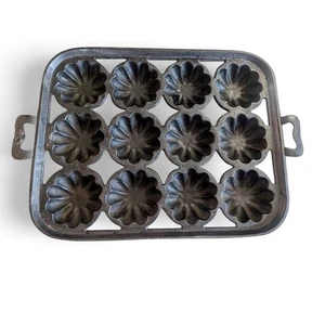 Lodge #20 Turks head 12 muffin gem cast iron pan vintage Nice condition Repaired - Picture 1 of 8