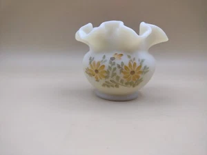Artist Signed Fenton Burmese Rose Vase W/ Daisies  Design Pre-owned  - Picture 1 of 6