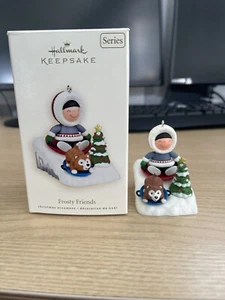 2008 Hallmark - FROSTY FRIENDS - SERIES ORNAMENT IN OVP - Bild 1 von 2