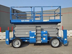 2013 GENIE GS-5390RT 4X4 DUAL FUEL 53' 1500 LB ROUGH TERRAIN SCISSOR LIFT - Picture 1 of 8