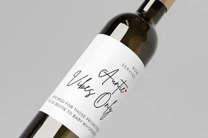 2x Now serving Aunty Vibes only Besty Pregnancy Wine Champagne Label Gift - Picture 1 of 5