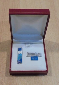 OLYMPIC GAMES ATHENS 2004 ADVERTISIGN SET OF TWO OLYMPIC PINS BY DHL - Picture 1 of 11