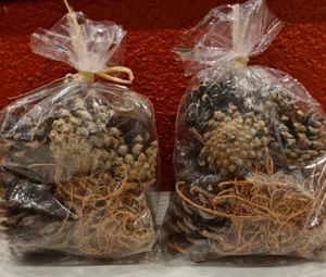 2x je 100g Dekostreu Weihnachten Adventskranzdeko Zapfen  Bastelmaterial NEU OVP - Bild 1 von 2