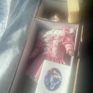 porcelain doll- Valerie - Picture 1 of 3