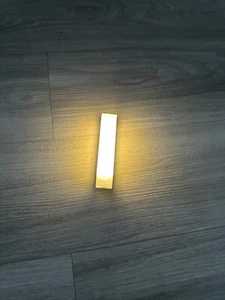 LED Leuchte 10cm mit Bewegungmelder, Ladekabel und Befestigung,  Zugreifen !!￼ - Bild 1 von 5