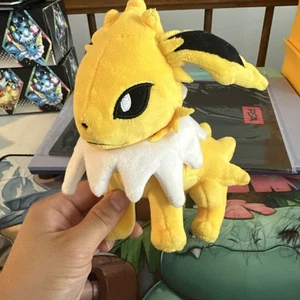 Jolteon Pokemon Fit Pokemon Center 2017 Peluche 7" Etiqueta Juguete Muñeca Japón - Imagen 1 de 5