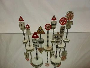 DINKY TOYS 9x ROAD SIGNS - HALT ROUND ABOUT LOW - METAL 1:43 - GOOD CONDITION - Imagen 1 de 7