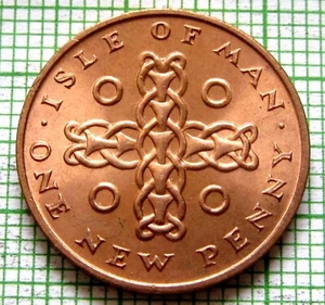 ISLE OF MAN Elizabeth II 1971 ONE NEW PENNY, RINGS & CELTIC CHAIN UNC LUSTRE - Picture 1 of 6