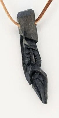 Collar de cuero colgante tribal cara tiki tallada en madera Foto 1 de 4