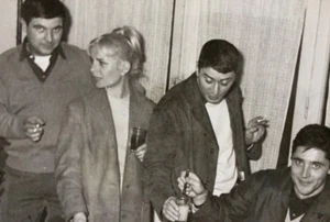 SACHA DISTEL & EDMOND TAILLET - TIRAGE ARGENTIQUE - circa 1955 - 14 x 8,5 cm. - Picture 1 of 3