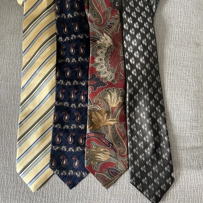 Bill Blass Designer Ties- Lot of 4 Geometric, Paisley -Business, Formal, Wedding - Image 1 of 4