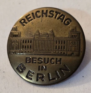 Insignia prendedor solapa vintage Reichstag visita a Berlín Alemania - Imagen 1 de 3