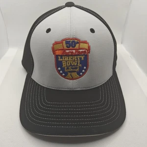 Autozone Liberty Bowl 2009 parche 50 béisbol Flexfit M/XL 7 3/8 - 8 sombrero nuevo sin etiquetas - Imagen 1 de 7
