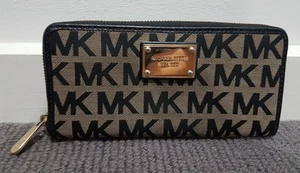 Authentic Michael Kors Wallet - Picture 1 of 3