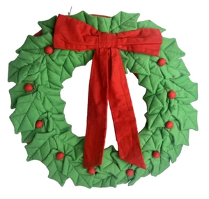Vtg Holly Leaves Mistletoe Hanging Christmas Wreath Handmade Quilted 15" READ - Picture 1 of 8