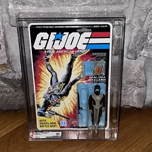 Sellado 1984 Hasbro GI Joe Torpedo AFA 80 grado serie 2/32 espalda vintage - Imagen 1 de 3