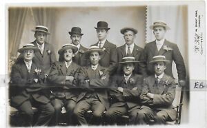 EARLY VINTAGE POSTCARD,UNIDENTIFIED GROUP OF MEN,GREAT YARMOUTH,RP