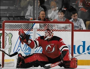 Foto Autografiada de los New Jersey Devils Louis Domingue Firmada 8x10 #4 Original - Imagen 1 de 2
