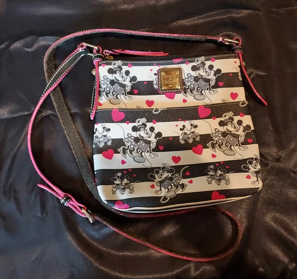 Bolsa tiracolo Disney Dooney & Bourke Mickey & Minnie Sweethearts bolsa ajustável. Alça - Imagem 1 de 4