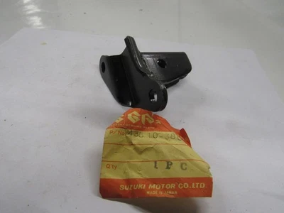 Nuevo de Lote Antiguo Suzuki RL250 Exacta Trials 1974-1975 Genuino Reposapiés Derecho Soporte 43510-38000 Foto 1 de 2
