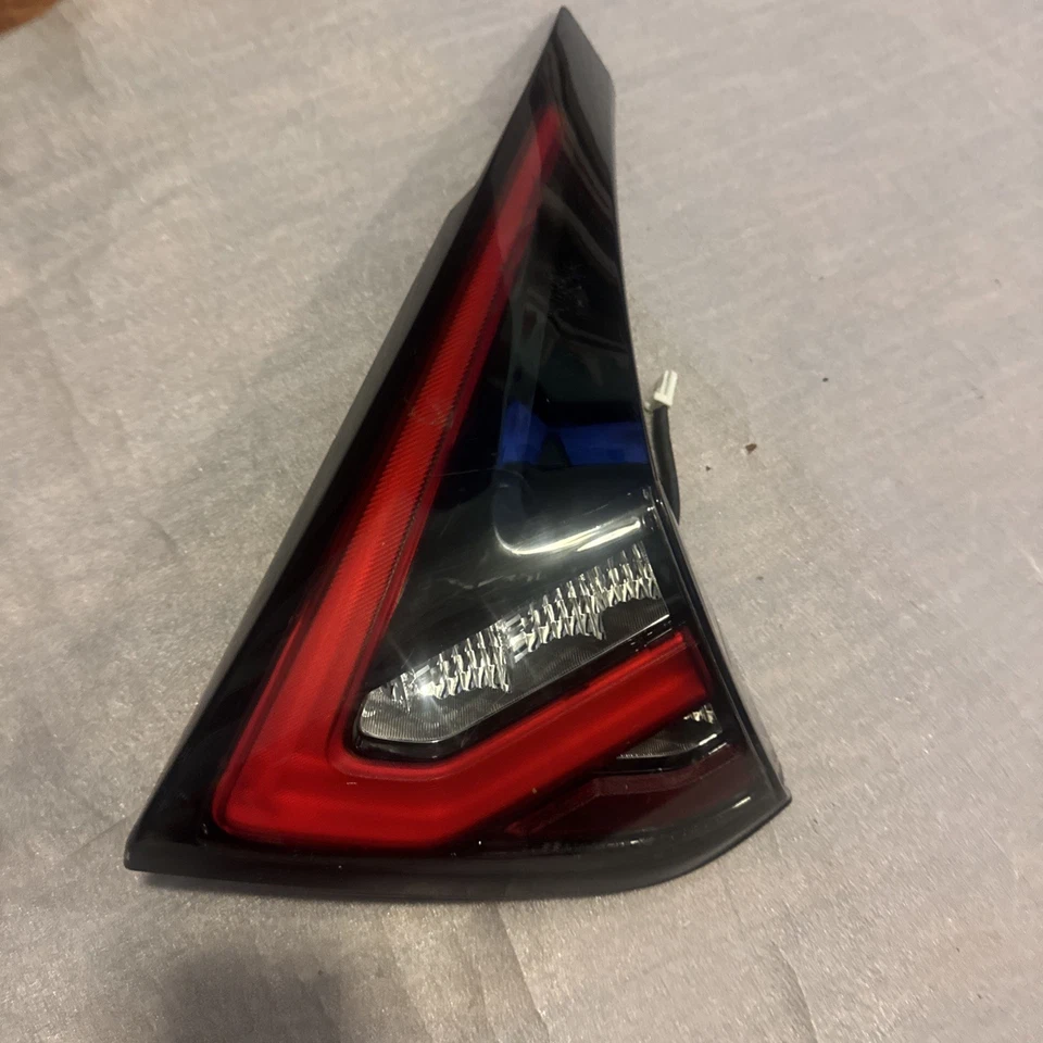 Lámpara trasera interior LED 26540-9UF0B - Escombros interiores OEM Nissan Murano Foto 1 de 4