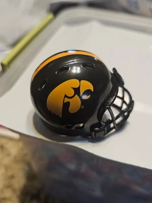 IOWA HAWKEYES BIG 10  FOOTBALL #618  POCKET PRO HELMET RIDDELL - Image 1 of 4