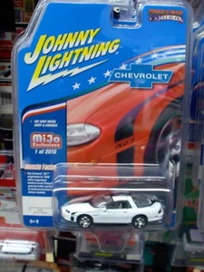 Chevrolet Camaro ZL1 2002 Johnny Lightning 1/64 MIJO blanco nuevo en caja - Imagen 1 de 1