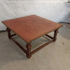 Tavolino da sala in Stile - In Legno Intagliato e Piano in Similpelle - Italia