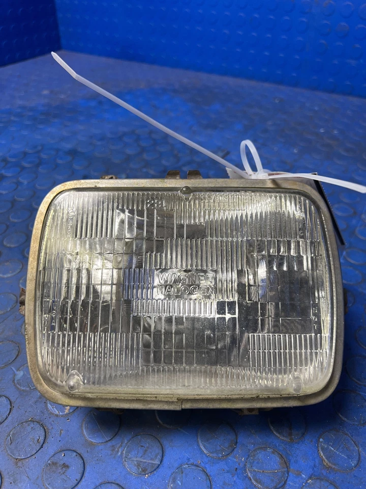 1982 - 93 Chevy S10 Headlight Assembly RH Passenger Side w/o Chrome OEM 16522983 - Image 1 of 3