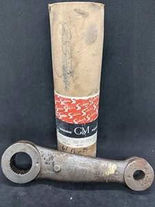 Nuevo de lote antiguo 1961 1962 engranaje de dirección Pitman brazo saginaw 5674764 - Imagen 1 de 5