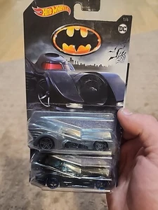 Hot Wheels - Batman - Batmobile 1/6 2017 NEW (lot of 2) - Picture 1 of 7