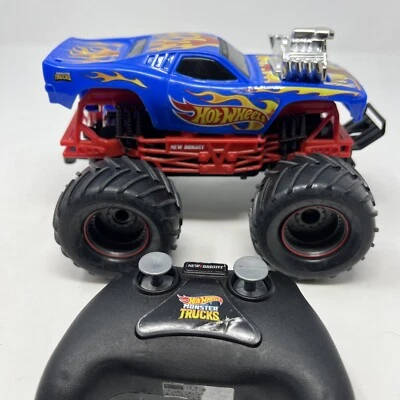 Hot Wheels Monster Truck Radio Control Rodger Dodger 2450 Blue, Remote Control - Image 1 of 4