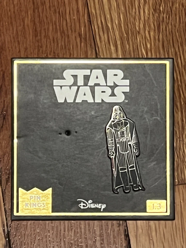 Star Wars Darth Vader Figura de Acción Prendedor Disney - Lanzamiento Limitado Nuevo IOP Foto 1 de 1