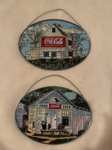 Coca Cola Suncatchers Vintage lotto di 2~9"x6,5" ovali, negozio di semi mangimi e negozio - Foto 1 di 5