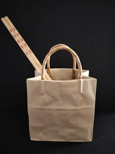 Michael Harvey Craft #1 Keramik Papiertütenvase mit Garngriffen Vintage Pop Art - Bild 1 von 10