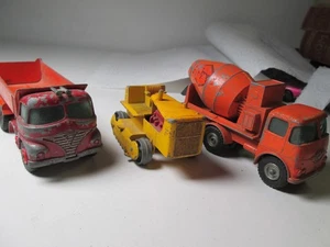3 Modellfahrzeuge, Matchbox King Size. Planierraupe, Kipplaster, Betonmischer. - Bild 1 von 8
