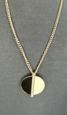 Collar Colgante Ovalado Esmalte Negro Tono Dorado Marfil Transparente Brillante Estrás Foto 1 de 4