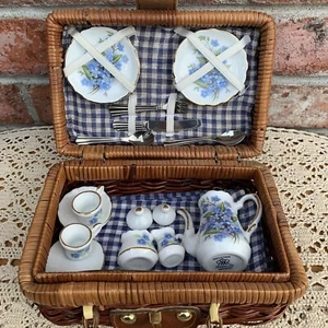 REUTTER PORZELLAN GERMANY WILDFLOWERS Child's Tea Set in Picnic Basket - Picture 1 of 10