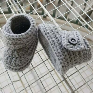 Newborn baby booties made from 100% cotton in select colors. - Picture 1 of 3