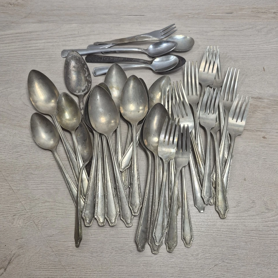 Wm. Cucharas y tenedores UTENSILS antiguos de 30 piezas de plata níquel A. Rogers  Foto 1 de 4