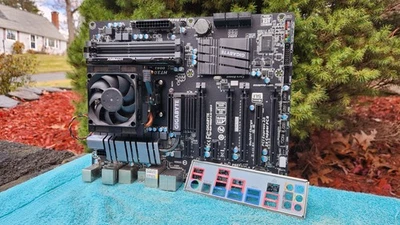 Gigabyte GA-990FXA-UD3 AMD FX-8350 4 GHz 8GB RAM AM3+ ATX Motherboard - Image 1 of 4