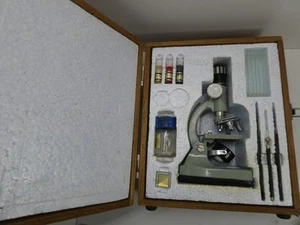 VINTAGE SCIENTIFIC TASCO DELUXE STUDENT MICROSCOPE SET IN CARRY CASE BOX - Picture 1 of 9