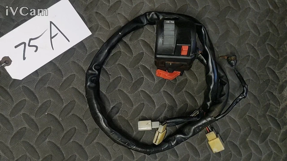 46091-1455 91 92 93 94 95 96 Kawasaki Kz1000p Manillar izquierdo Interruptor de bocina Foto 1 de 4