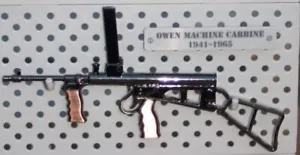 1/6 SCALE AUSTRALIAN ARMY OWEN CARBINE - DIE CAST ZINC, DIGGER WW2 - Picture 1 of 3
